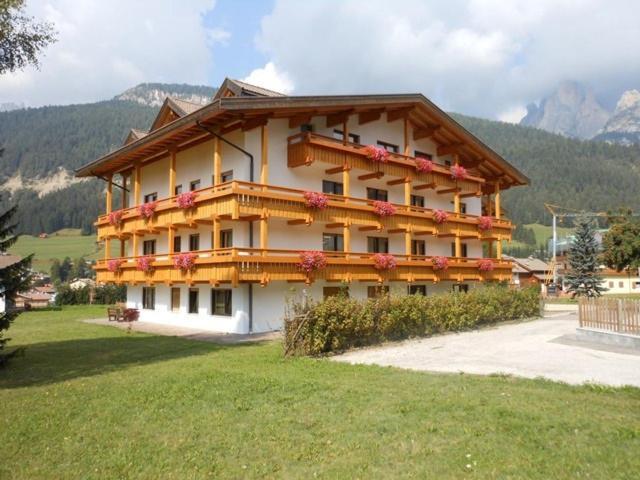 多洛米亚住宅公寓式酒店 博萨迪法萨 外观 照片